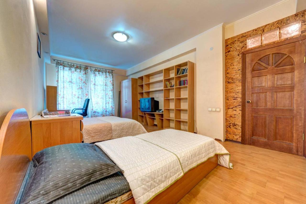 קייב Three-Room Apartment Near Ocean Plaza מראה חיצוני תמונה