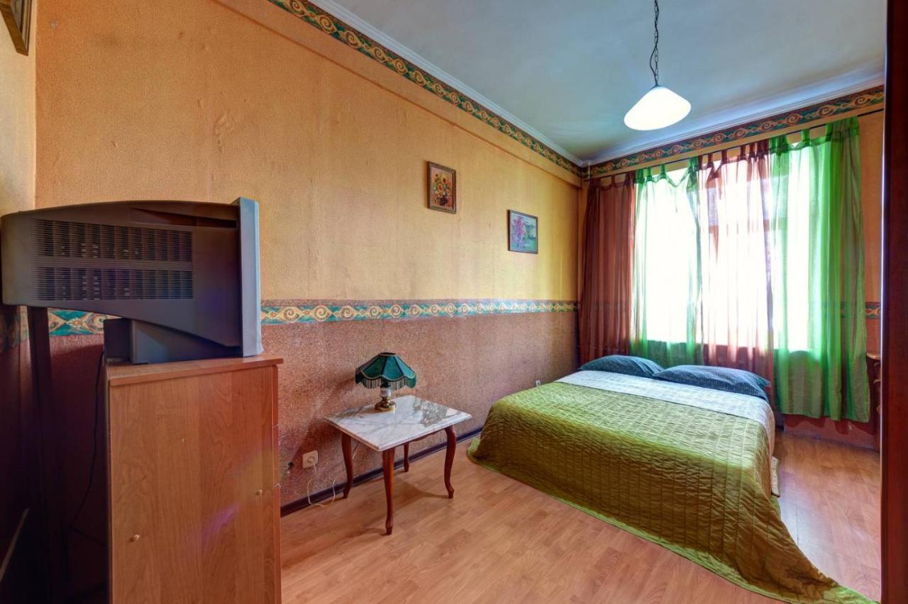 קייב Three-Room Apartment Near Ocean Plaza מראה חיצוני תמונה